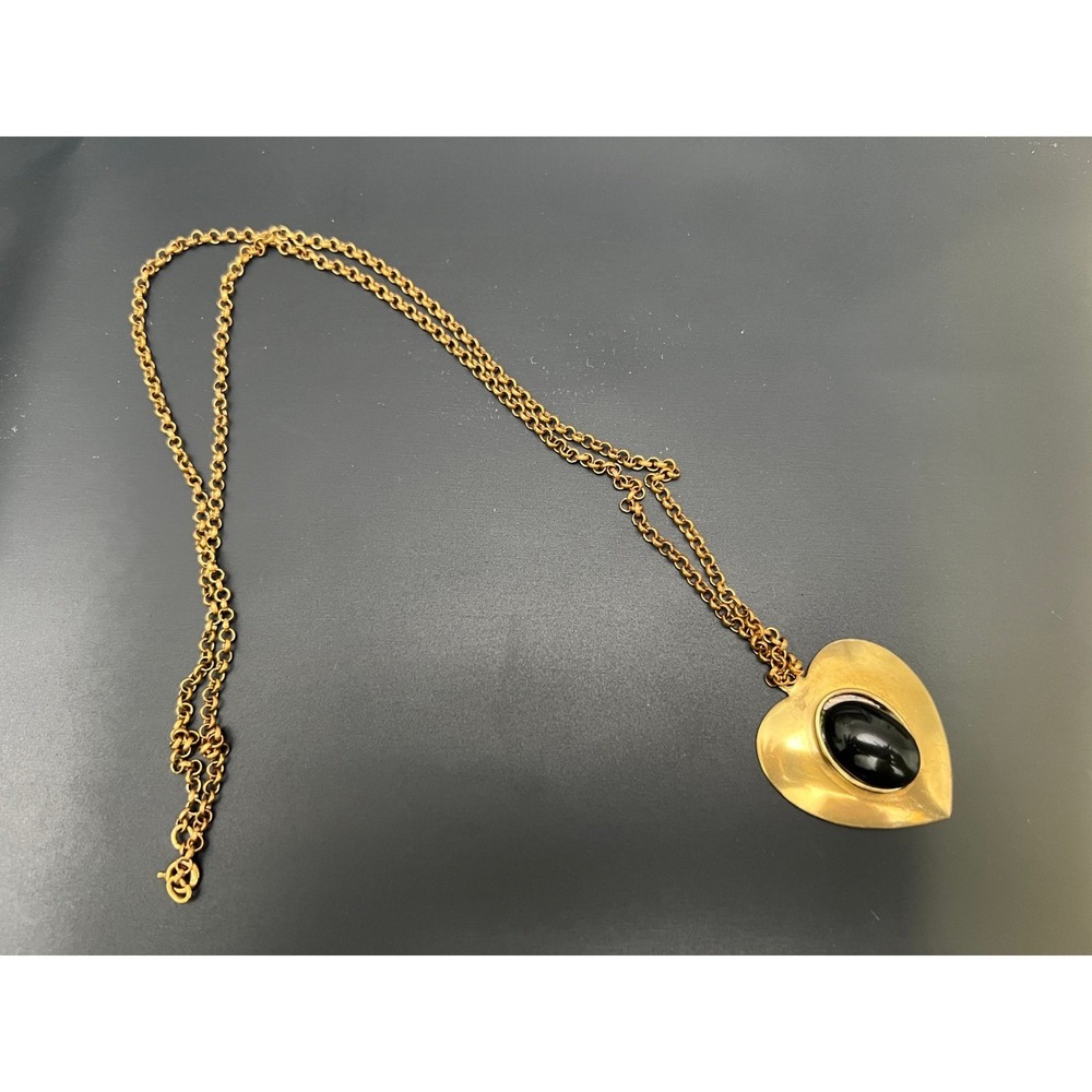 VTG Gold Tone Heart Pendant Necklace with Black Oval Cabochon Stone Rolo Chain